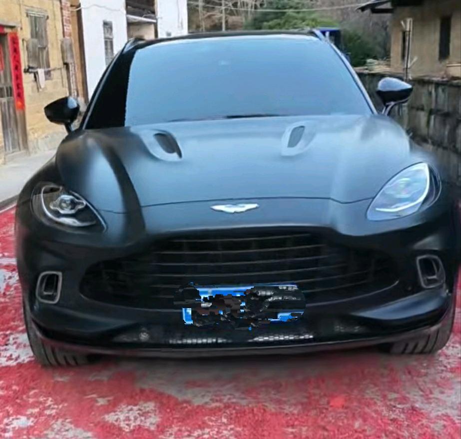 阿斯顿马丁 2023款 DBX 3.0T STRAIGHT-SIX