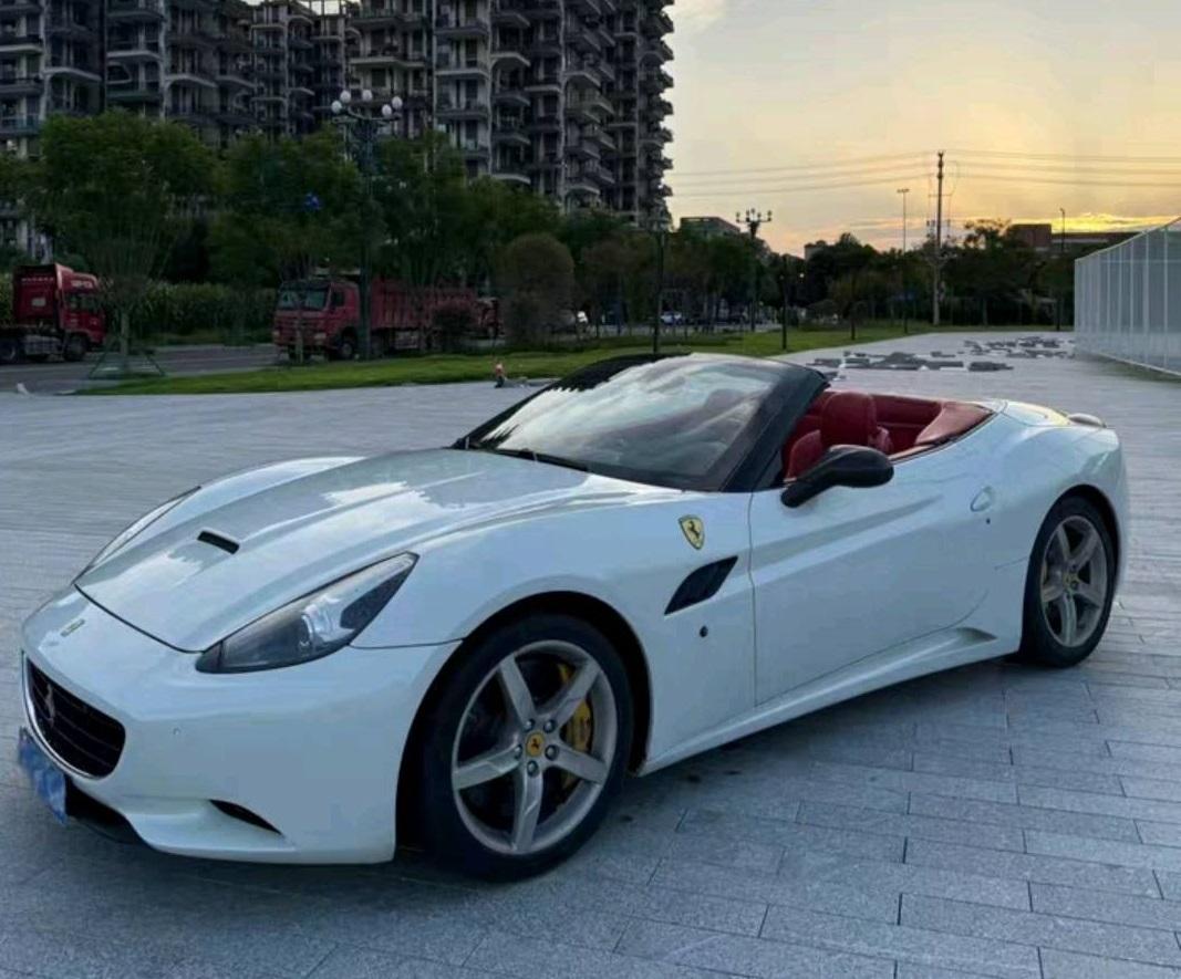 法拉利California T白色2011年11月