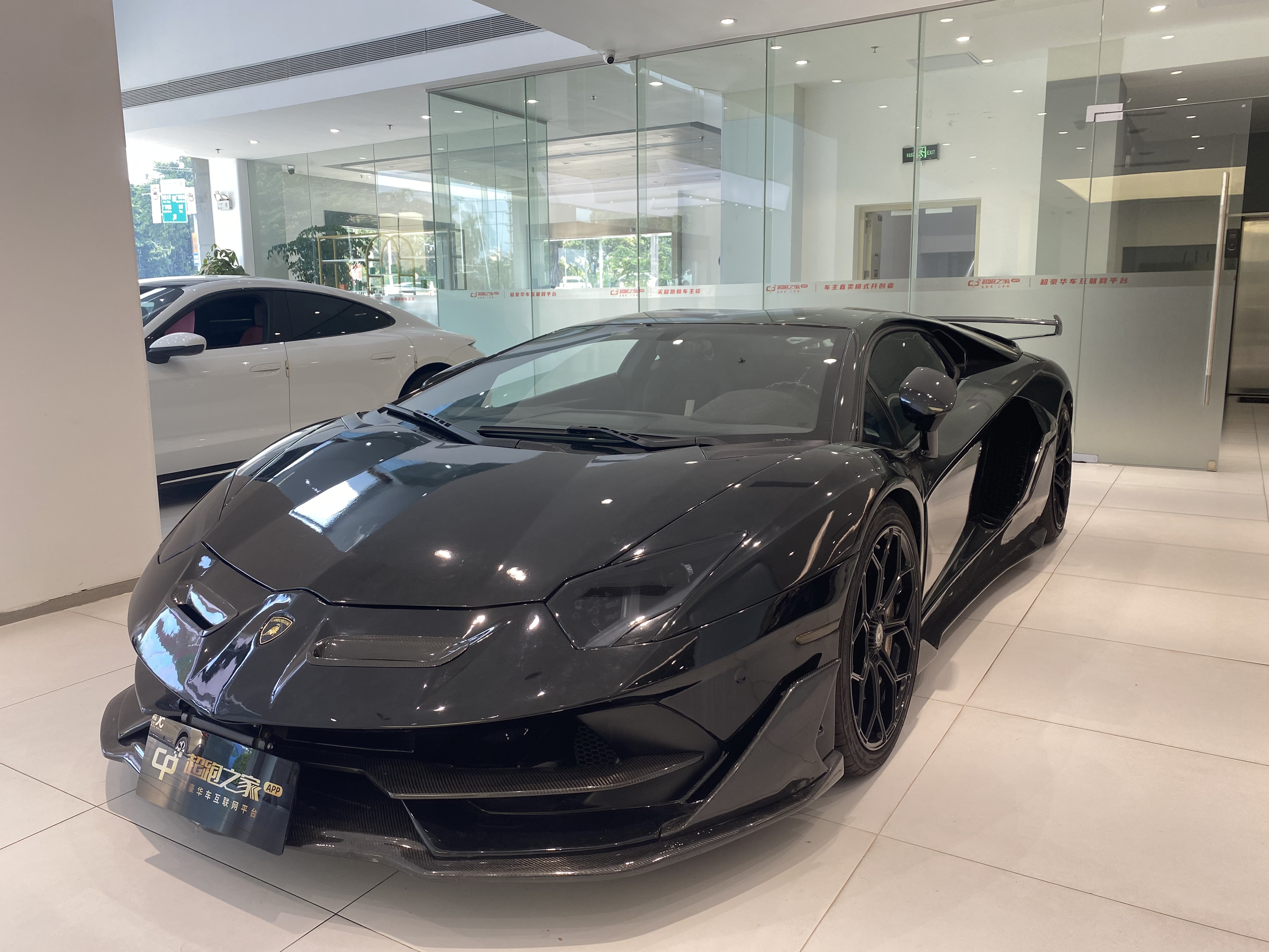 兰博基尼Aventador黑色2013年07月