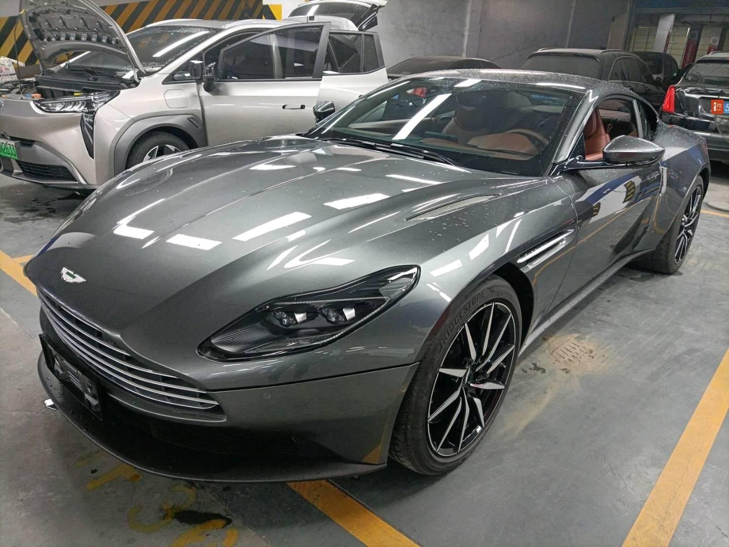 阿斯顿马丁DB11 灰色2020年05月