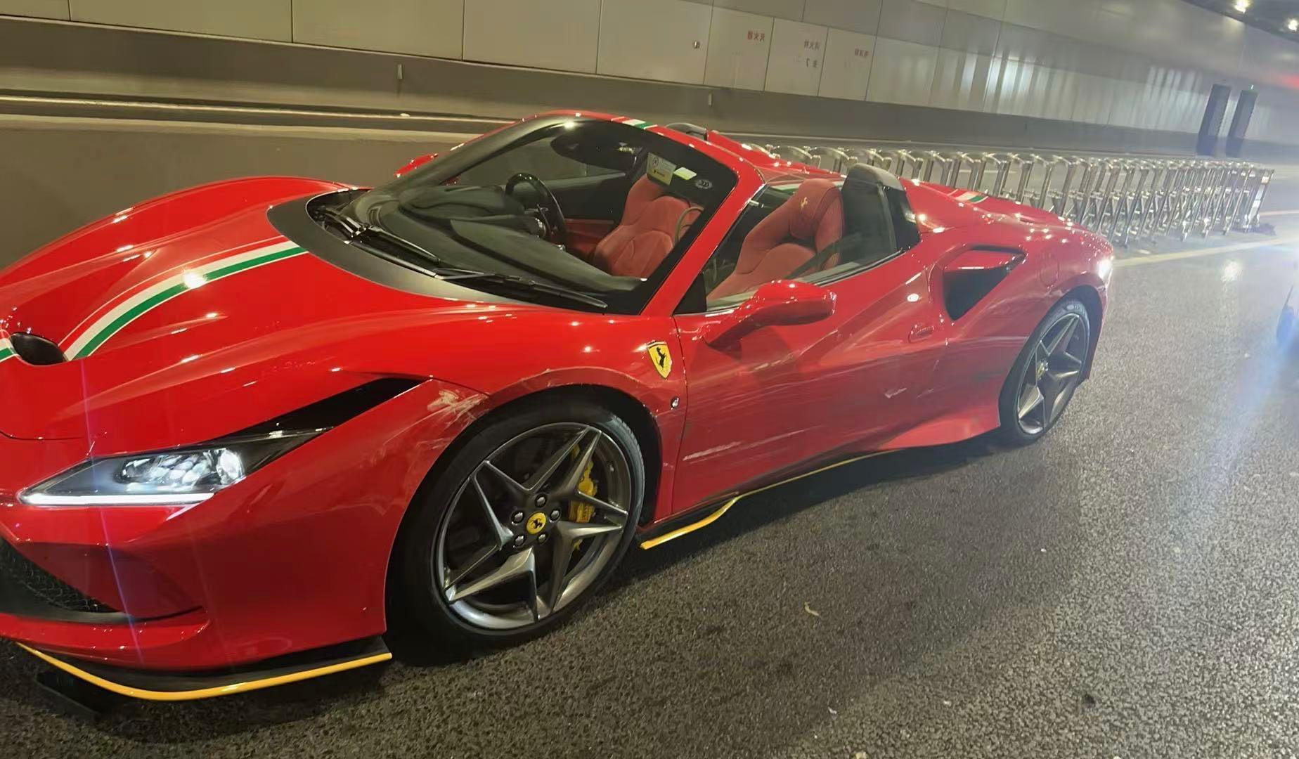 法拉利F8红色2022年08月