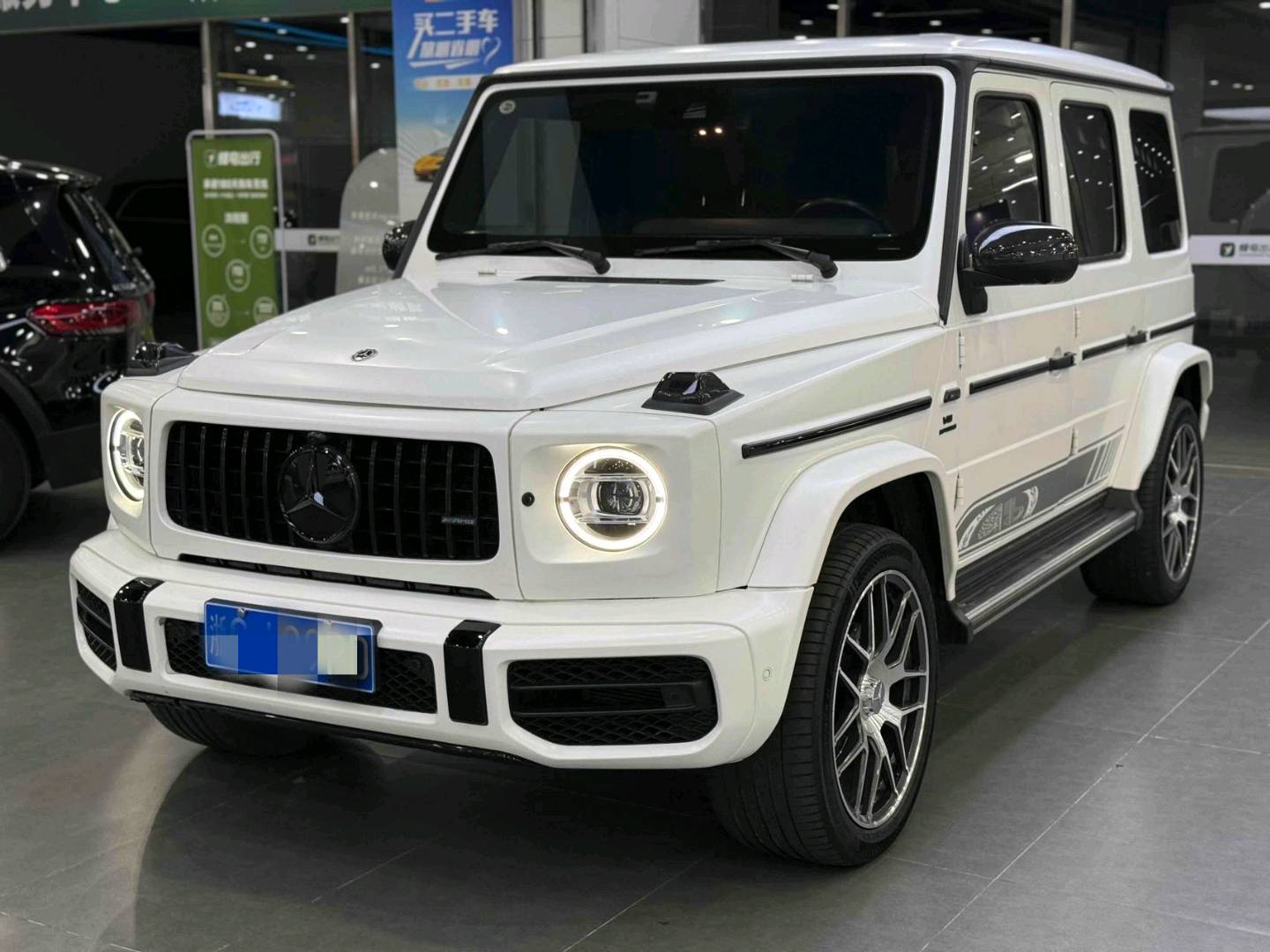 奔驰G级白色2023年01月
