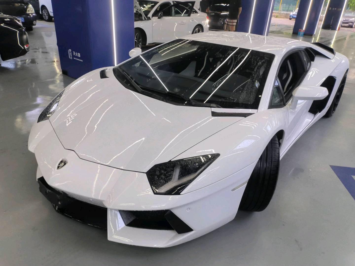 兰博基尼Aventador白色2013年11月