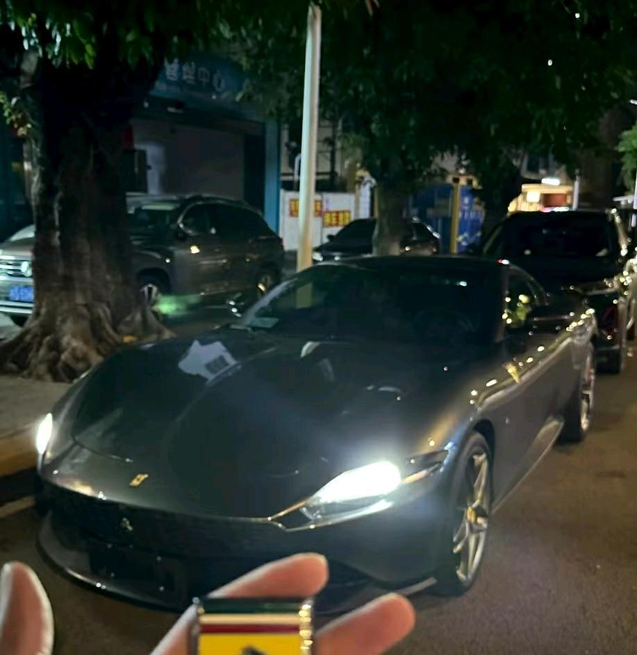 法拉利Roma灰色2024年06月