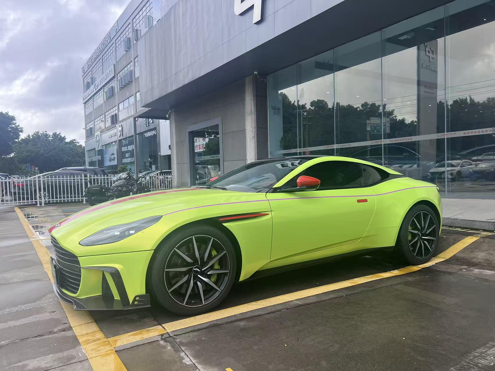 阿斯顿马丁DB11 蓝色2019年11月