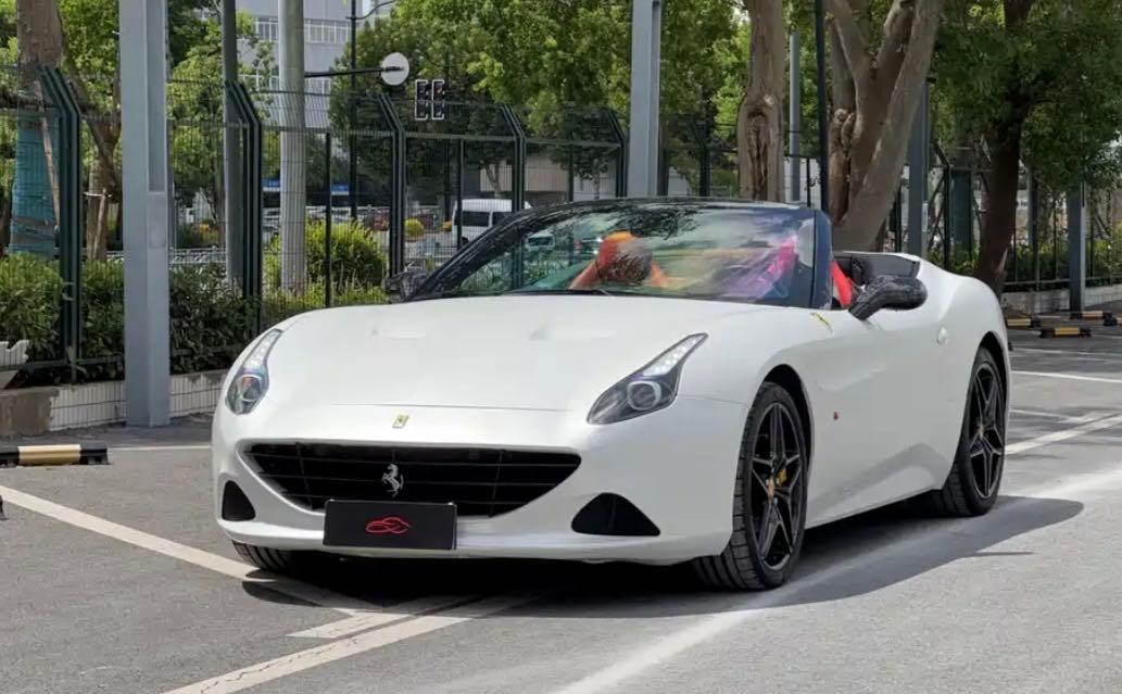 法拉利California T白色2016年11月