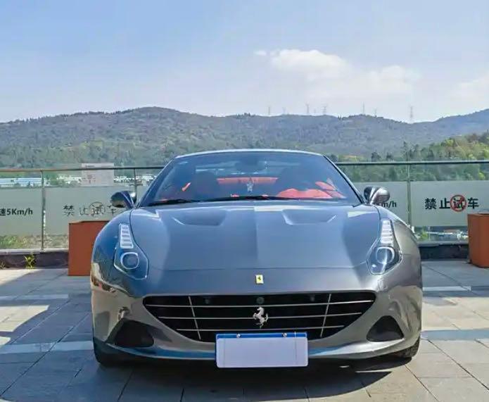 法拉利California T银灰色2017年02月