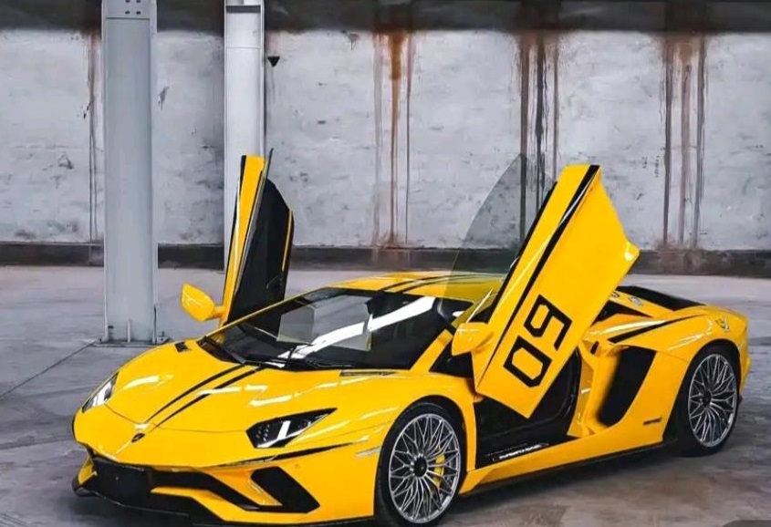 兰博基尼Aventador黄色2018年03月