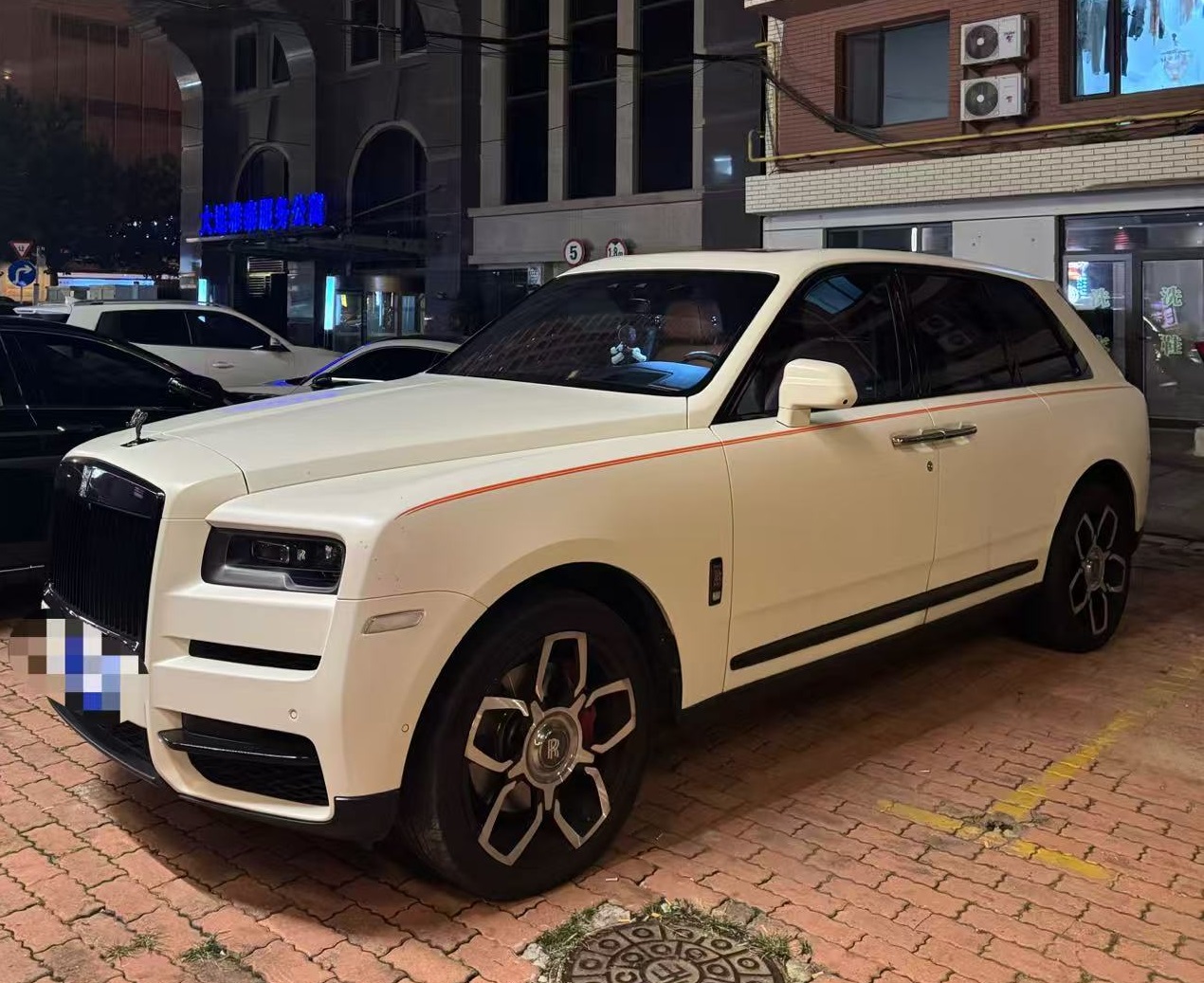 劳斯莱斯库里南白色2019年04月