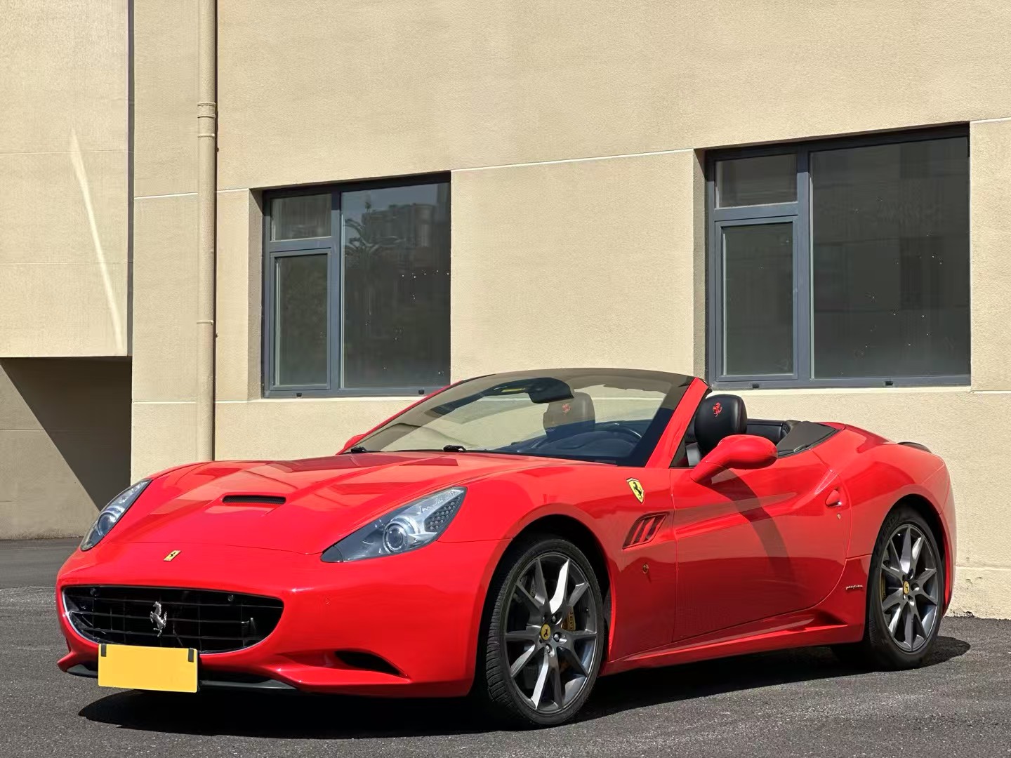 法拉利California T红色2010年08月