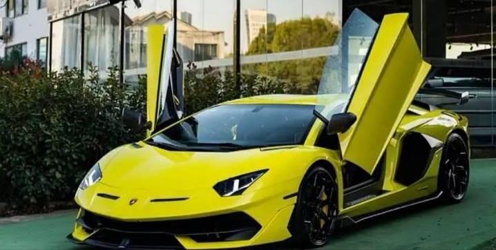 兰博基尼Aventador黄色2012年07月