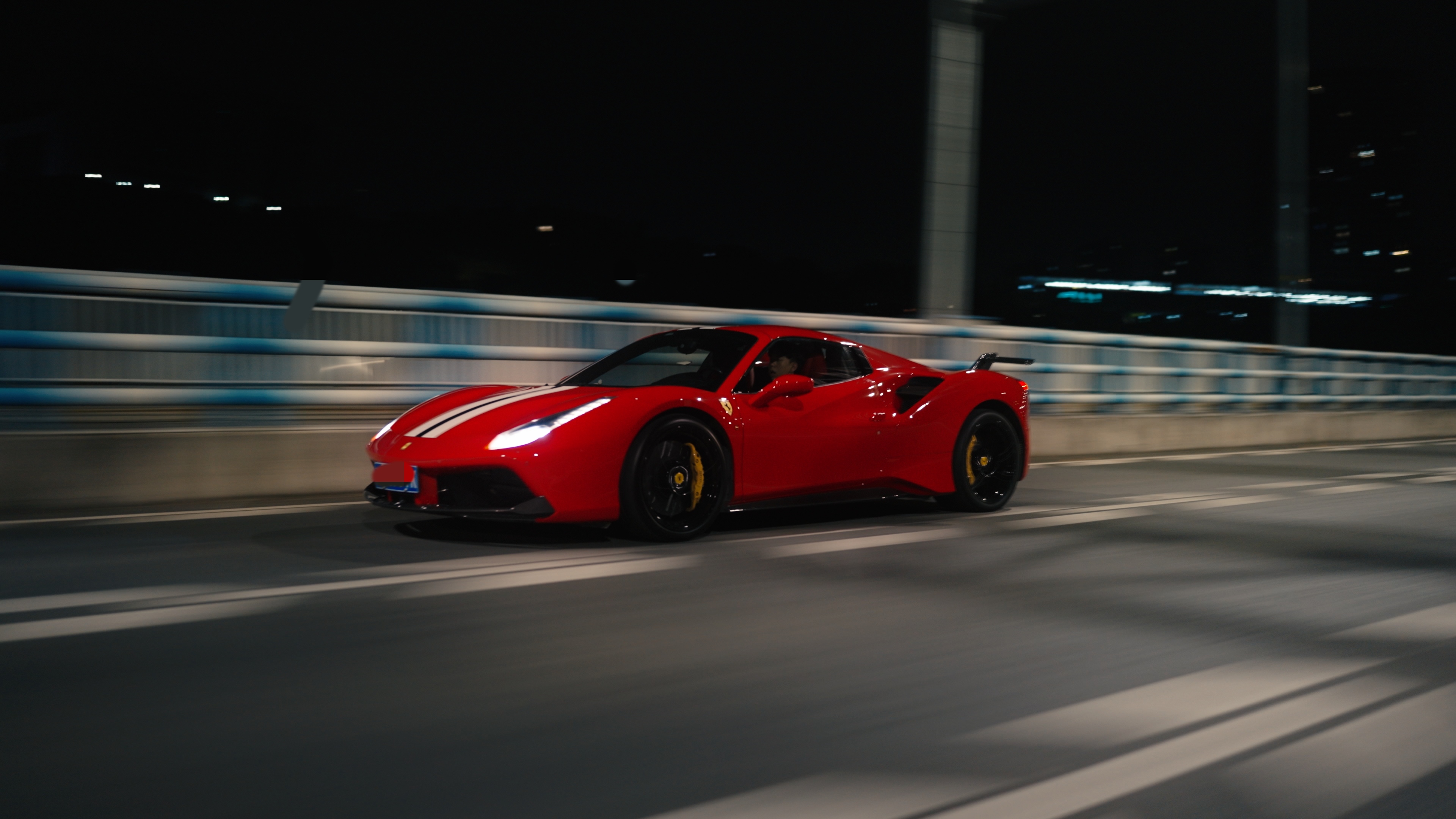 法拉利488红色2018年04月