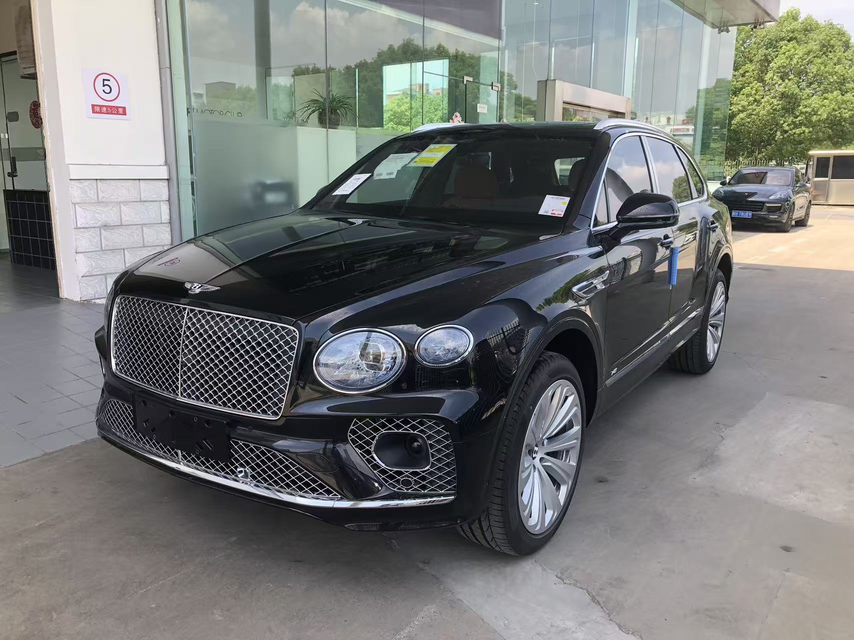 宾利添越 黑色2022年08月