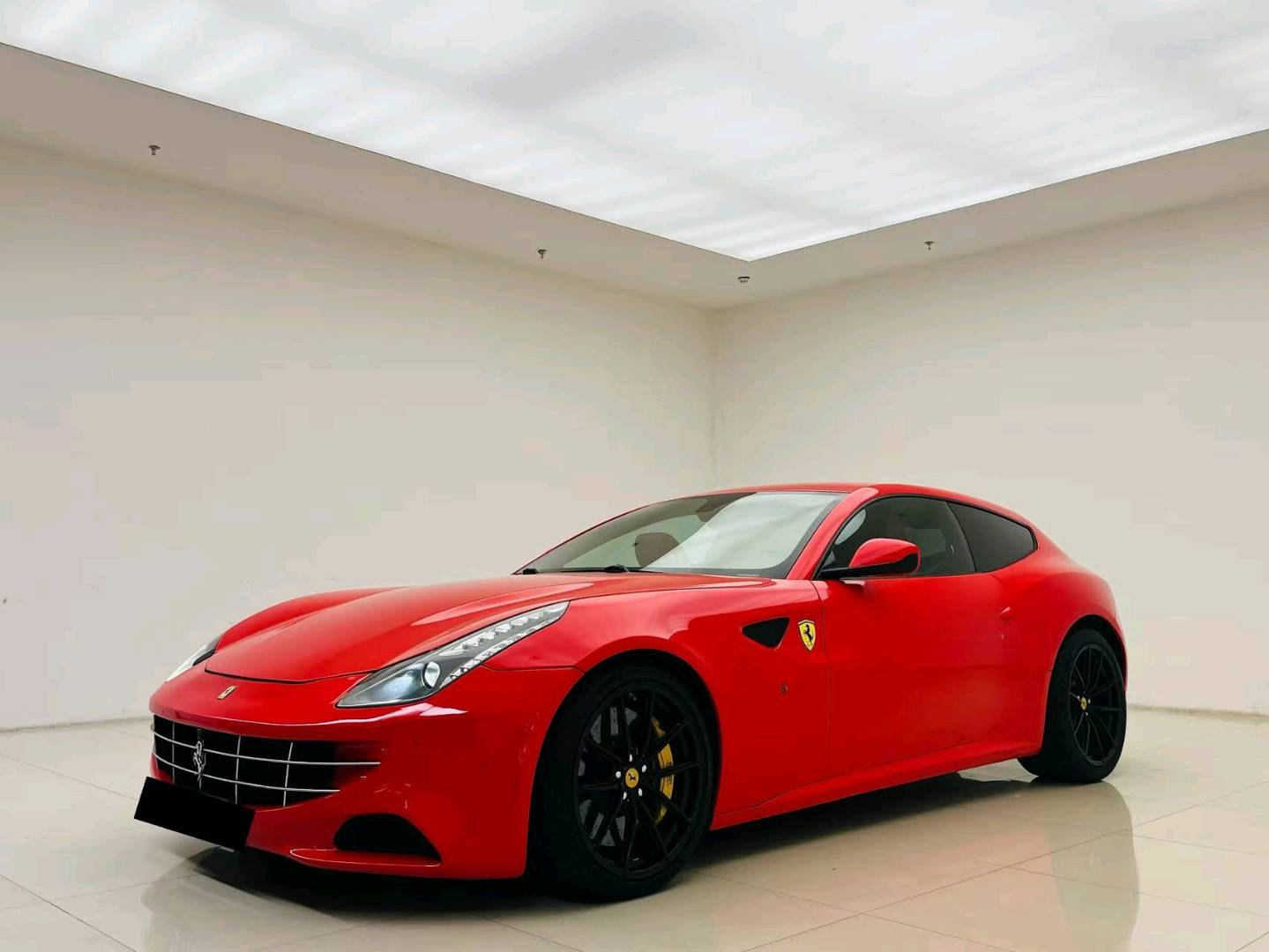 法拉利FF黄色2014年01月