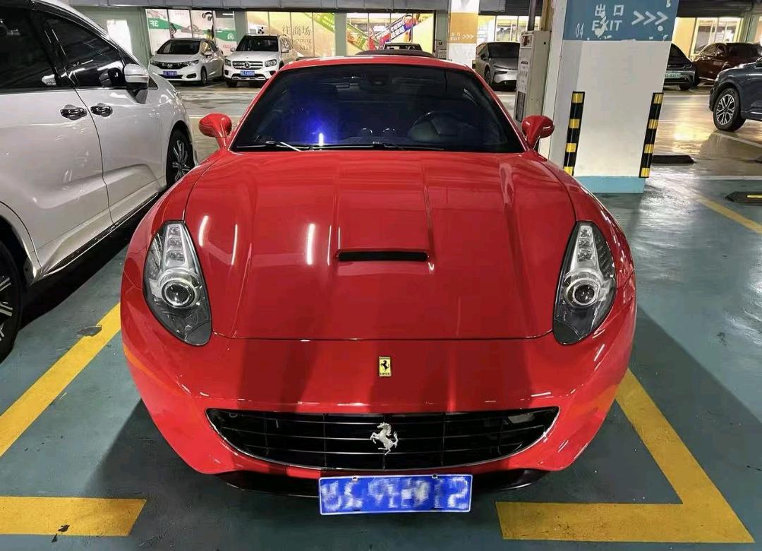 法拉利California T红色2012年07月