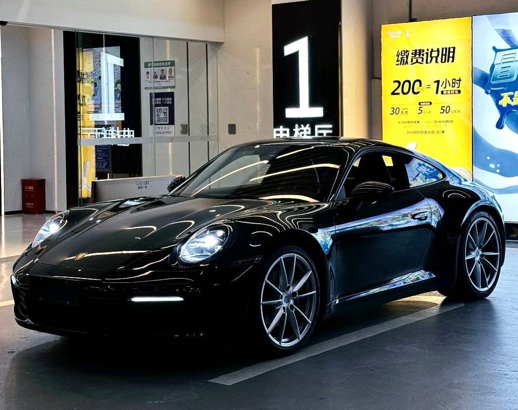 保时捷911黑色2023年01月