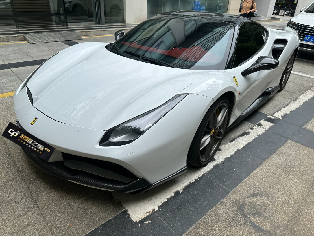 法拉利488白色2017年04月