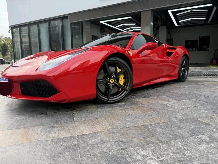 法拉利488红色2018年07月