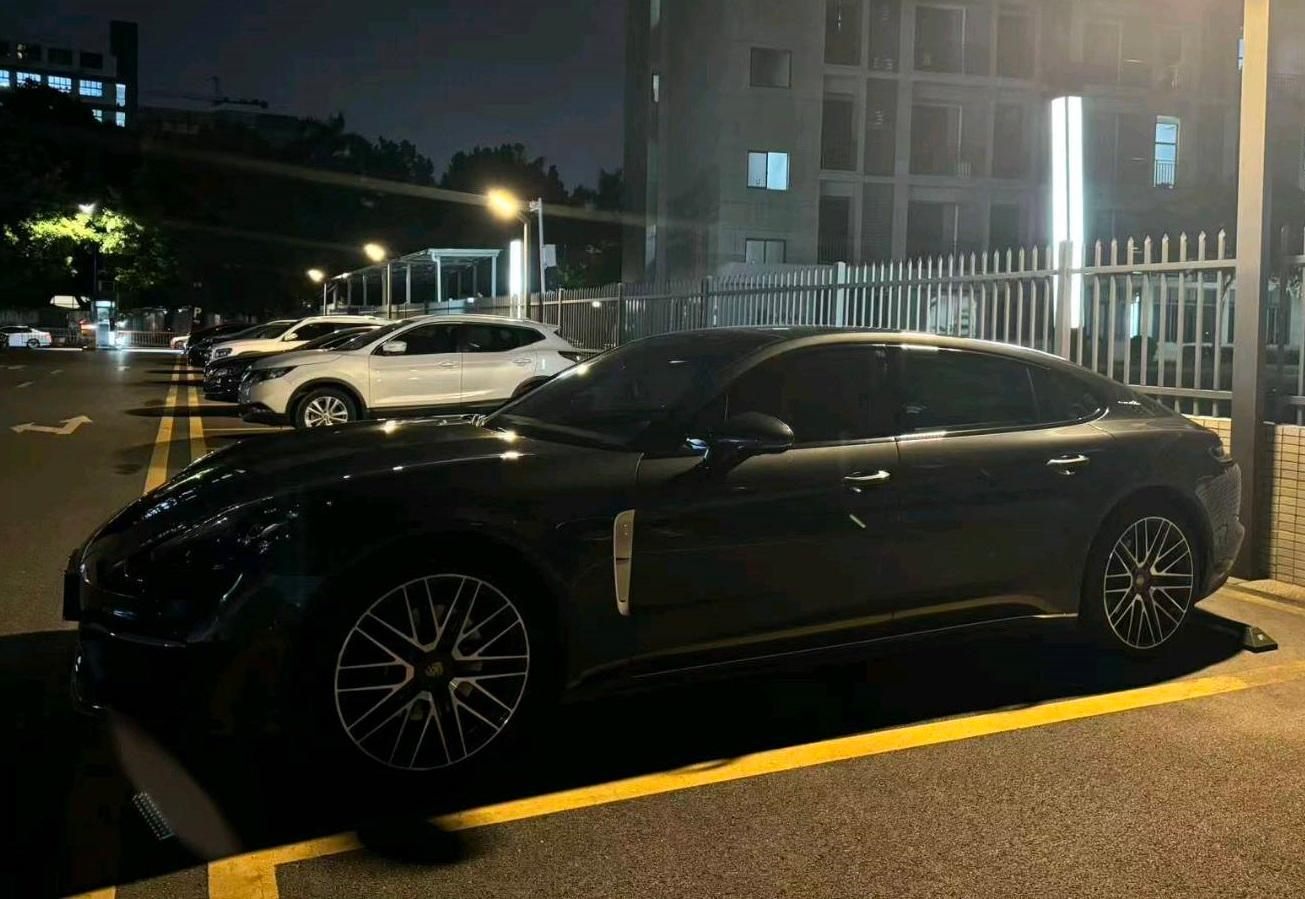 保时捷 2023款 Panamera 行政加长版 2.9T