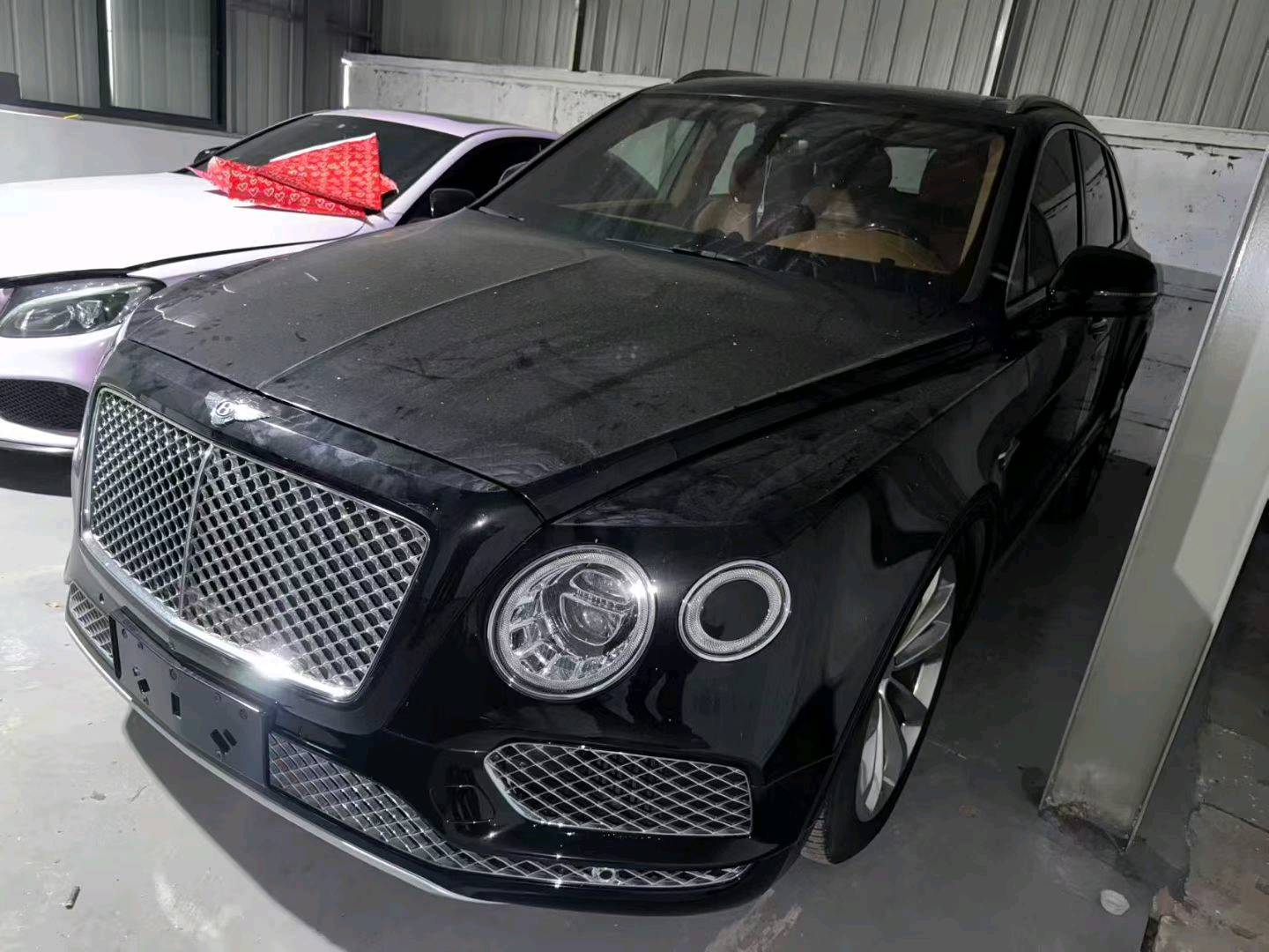 宾利添越 黑色2020年06月