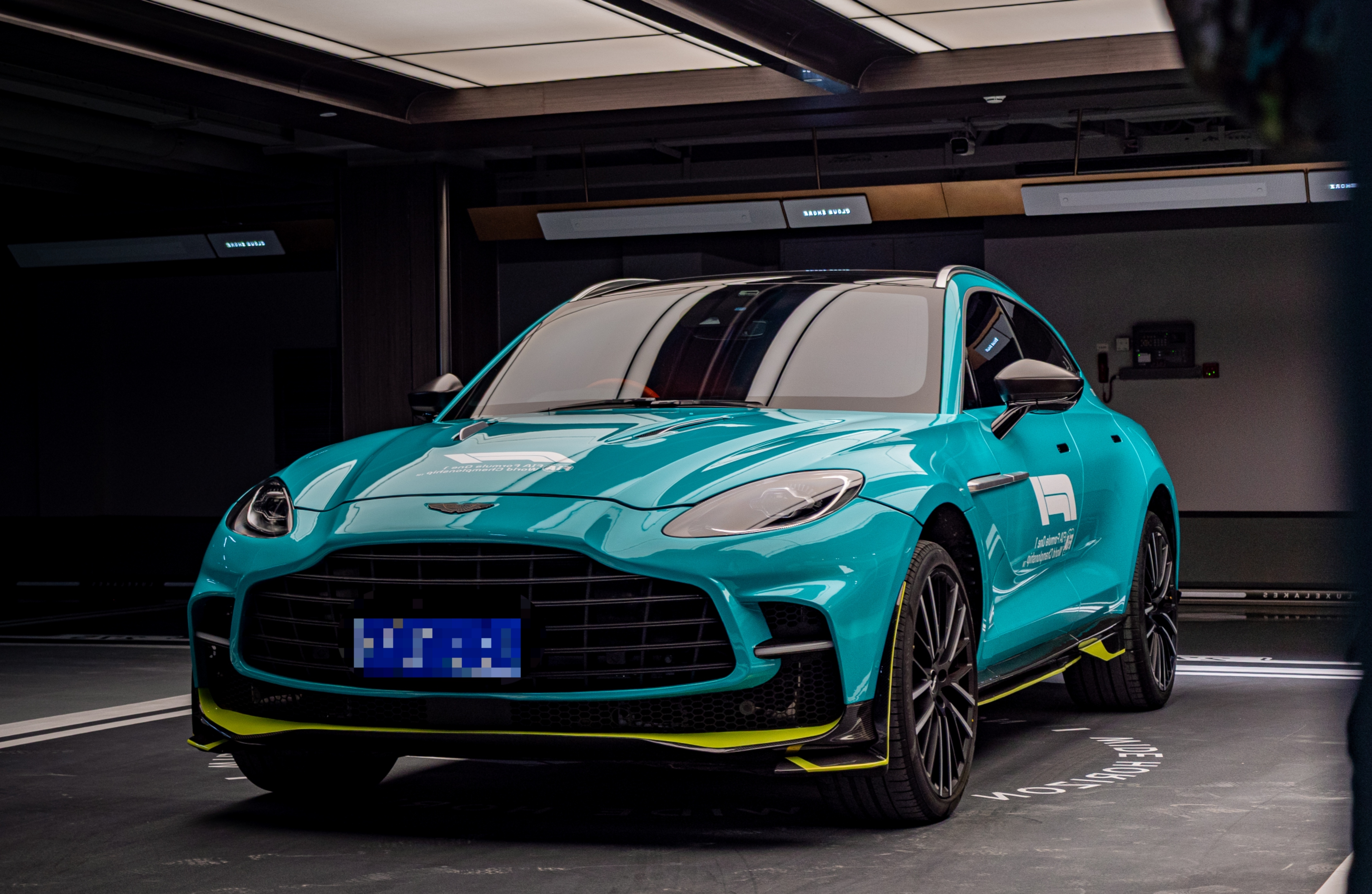 阿斯顿马丁DBX黑色2021年05月