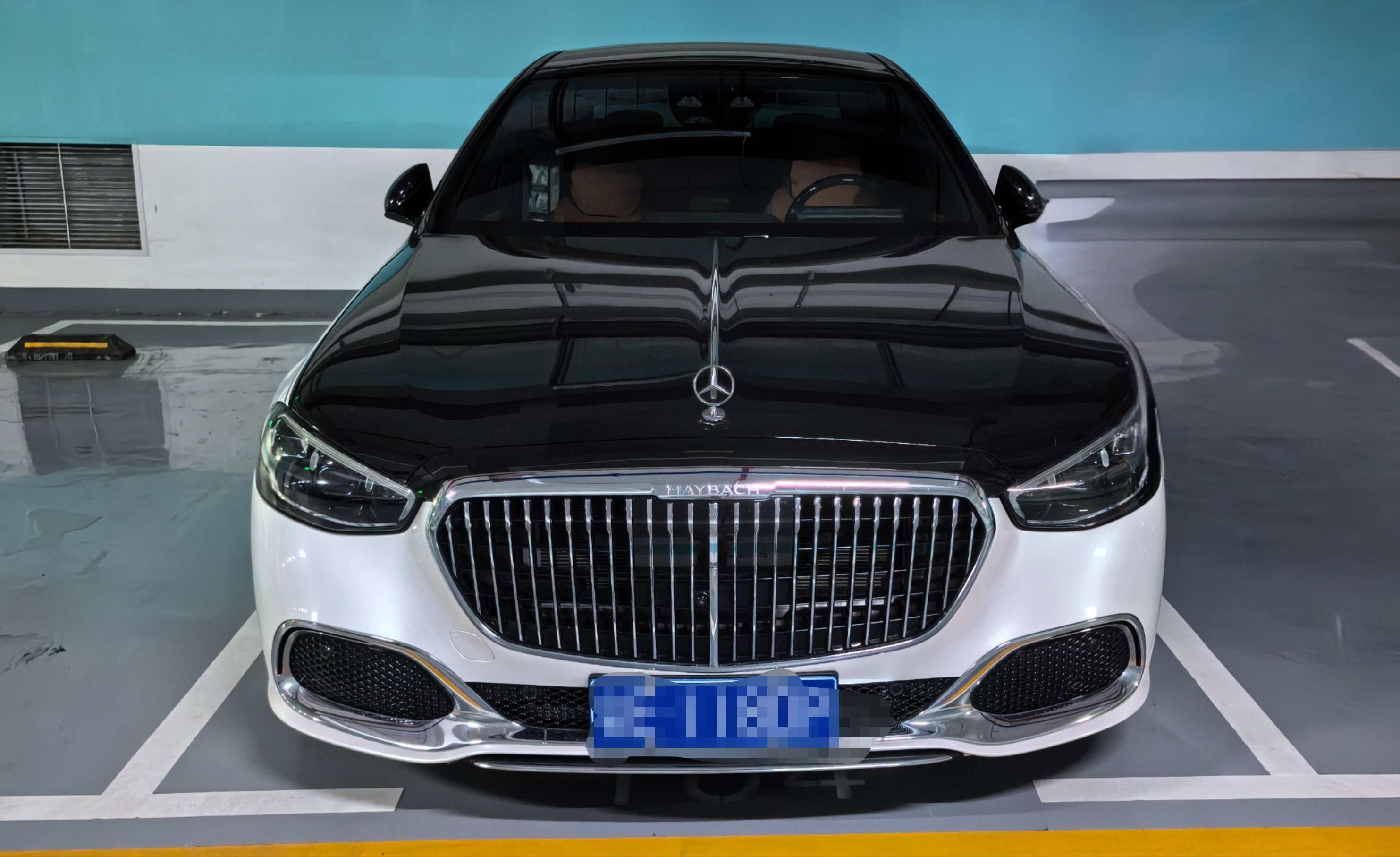 奔驰迈巴赫S级黑色2023年06月