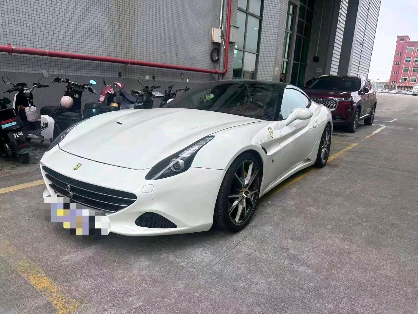 法拉利California T白色2011年03月