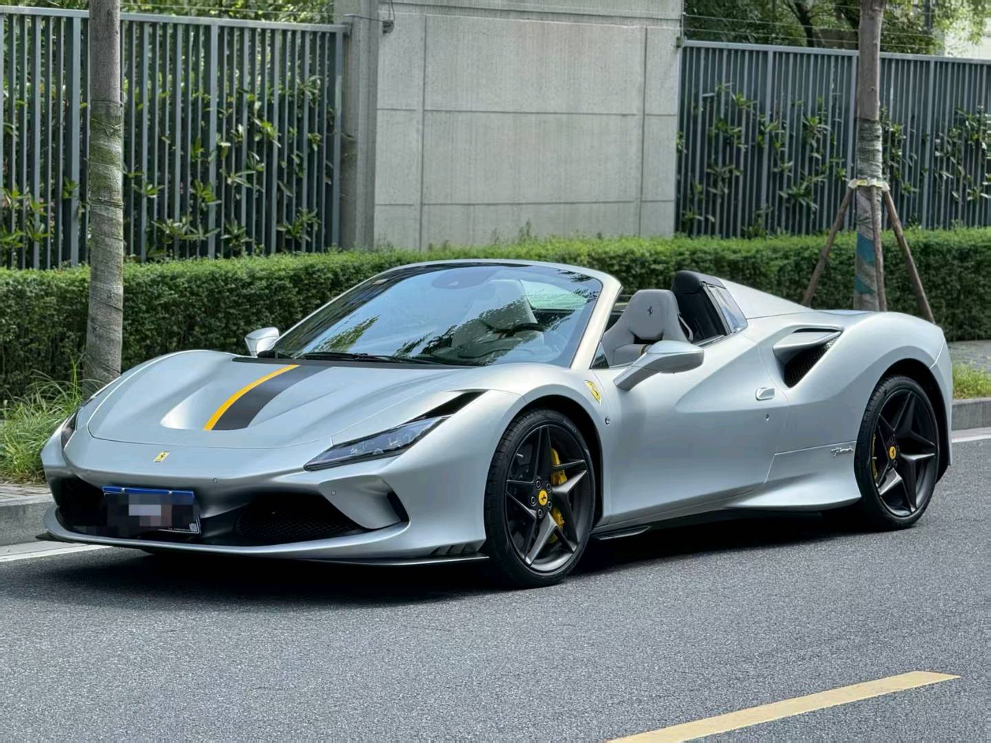 法拉利F8银灰2023年04月