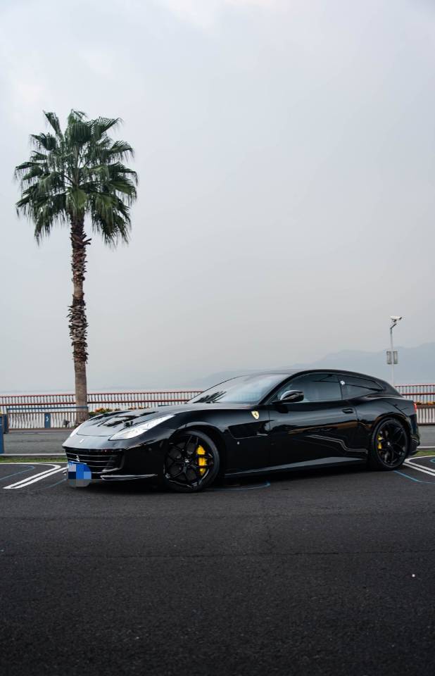 法拉利GTC4 lusso T黑色2017年10月