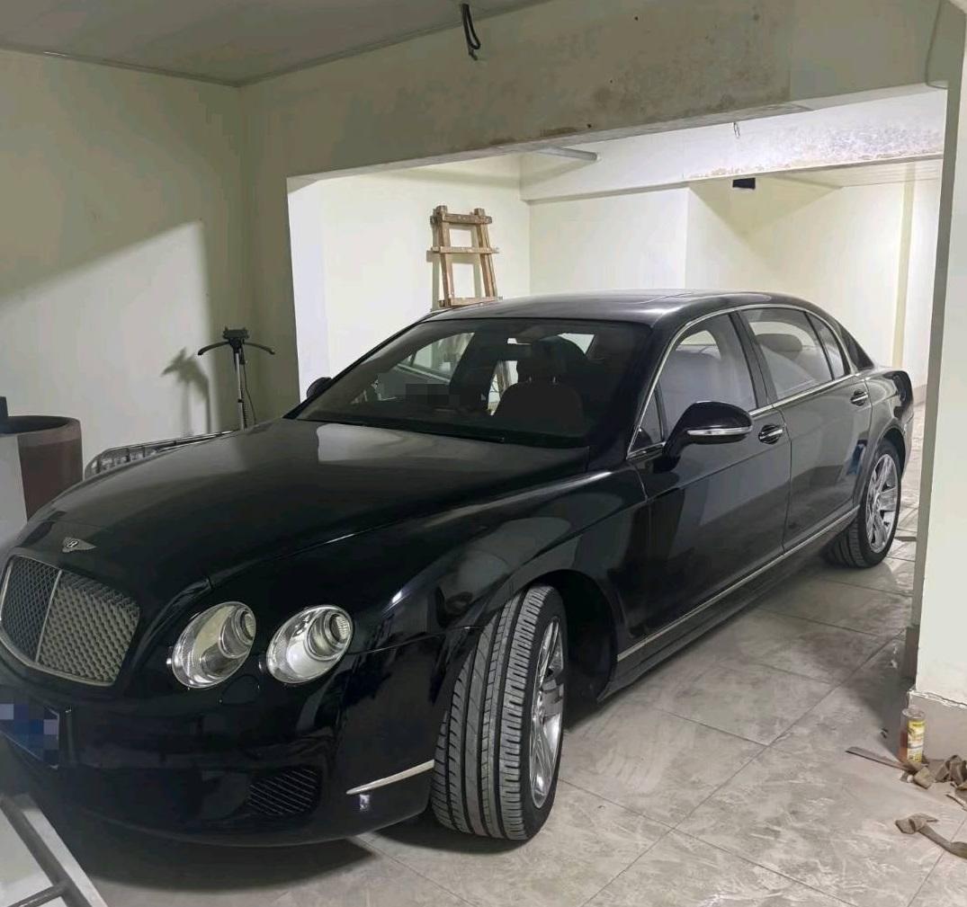 宾利飞驰 银灰色2011年04月