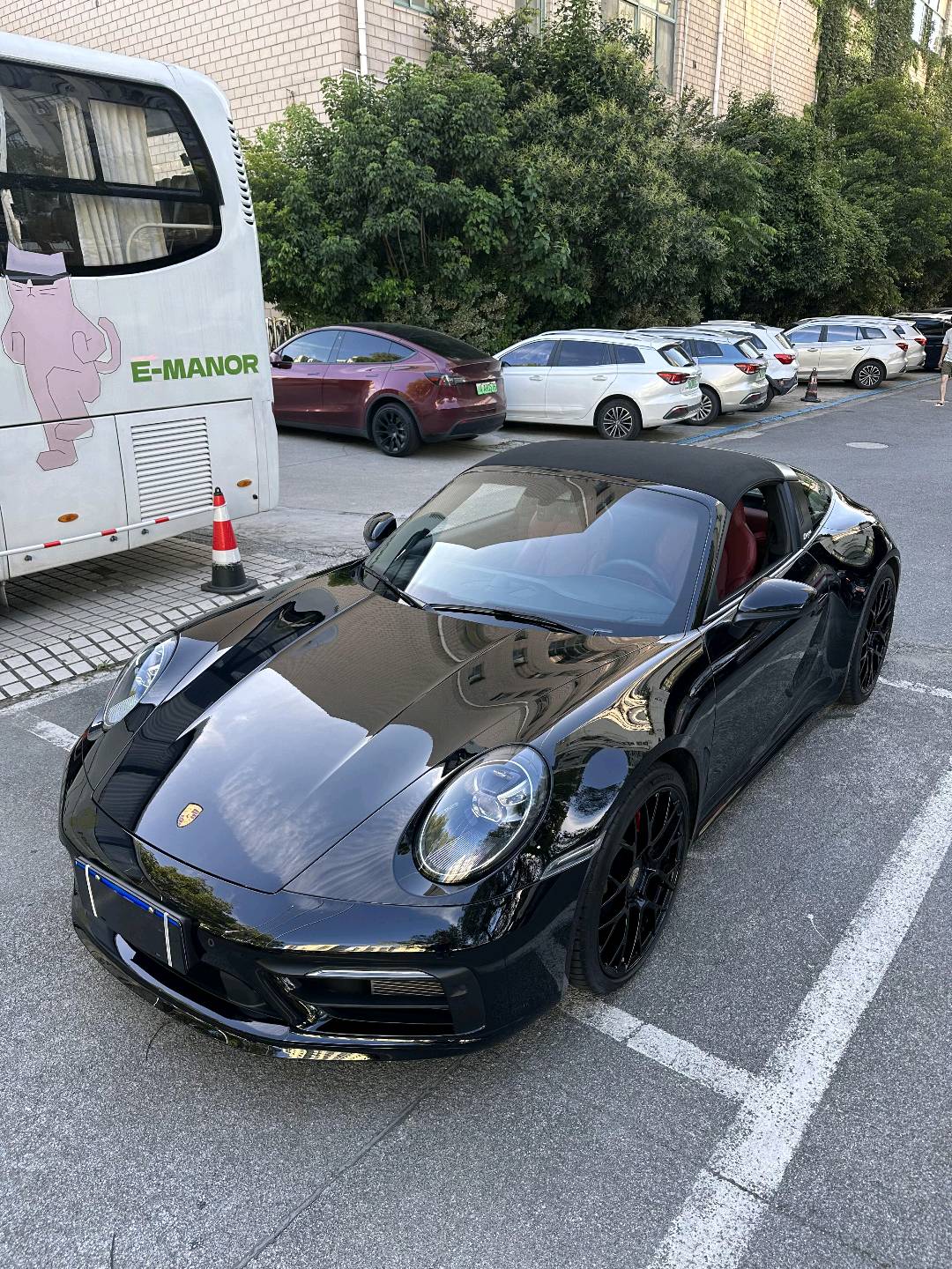 保时捷911黑色2022年02月