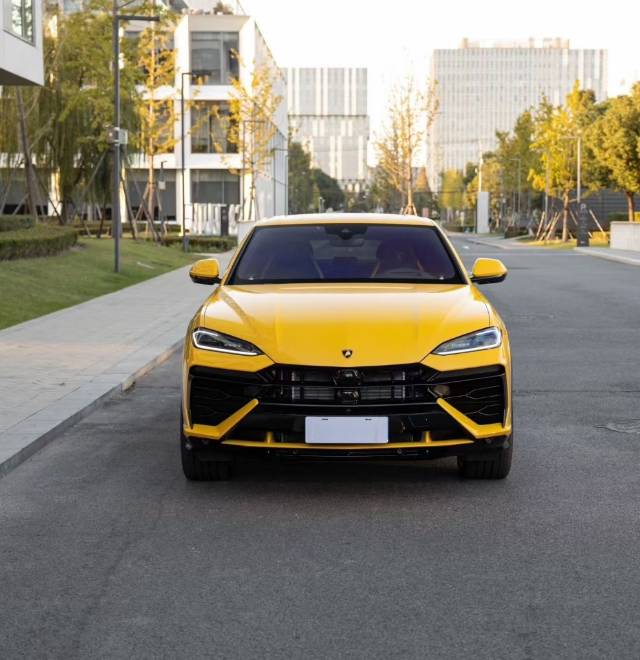 兰博基尼Urus黄色2025年04月