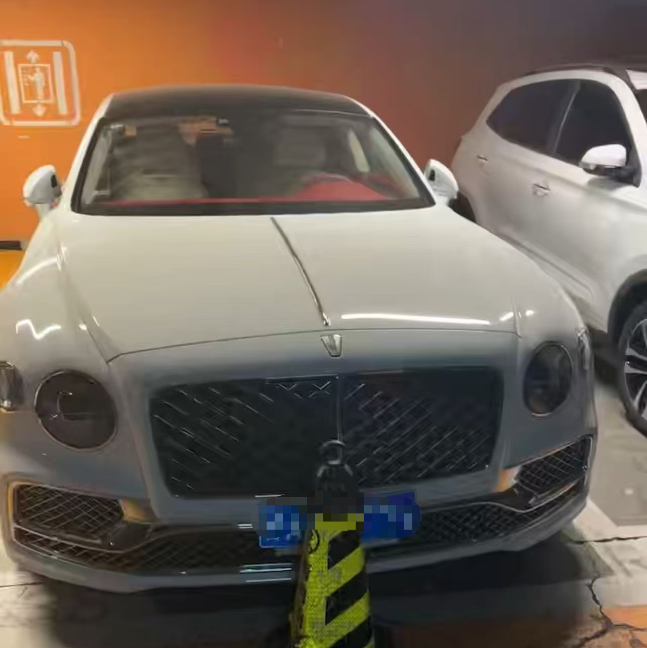 宾利 2024款 飞驰 4.0T V8 标准版