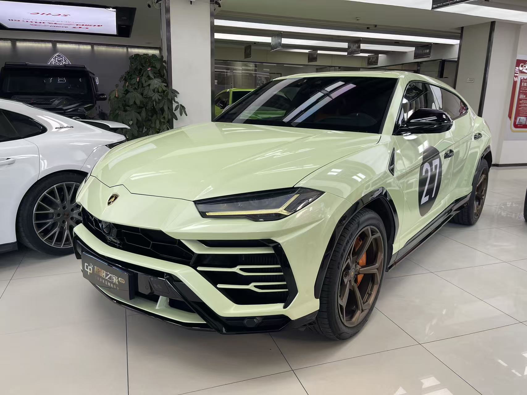 兰博基尼Urus黄色2019年01月