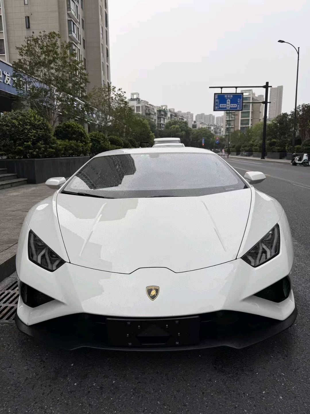 兰博基尼Huracan白色2021年05月