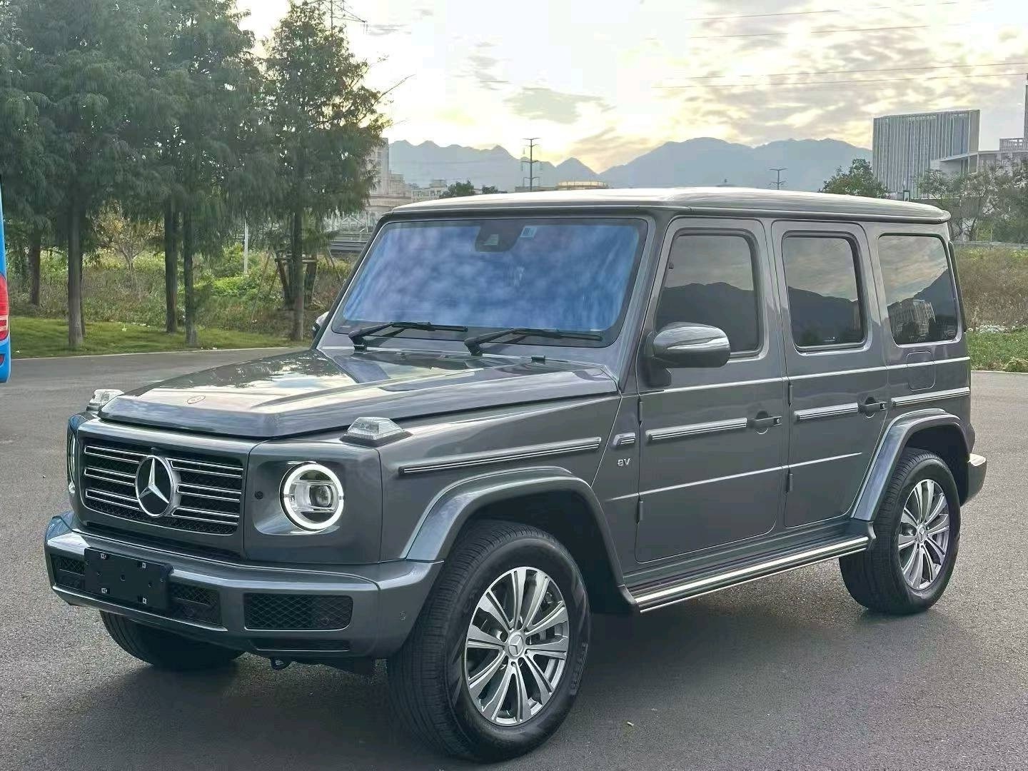 奔驰G级灰色2023年10月