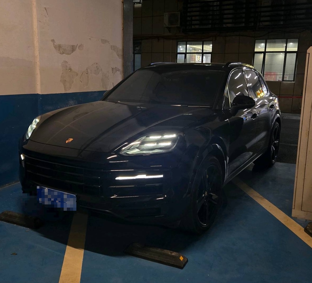 保时捷Cayenne 黑色2024年02月