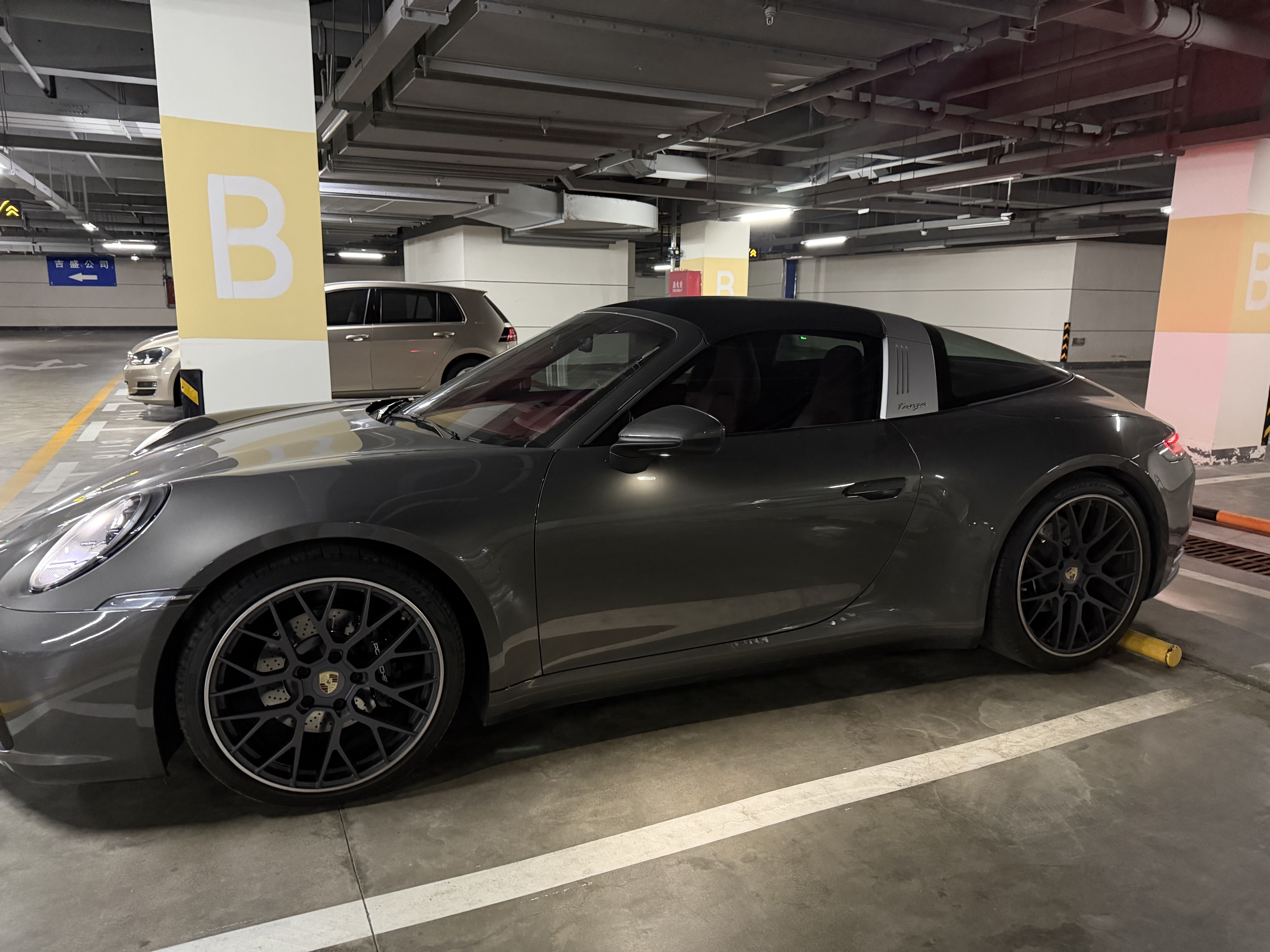 保时捷911灰色2022年01月