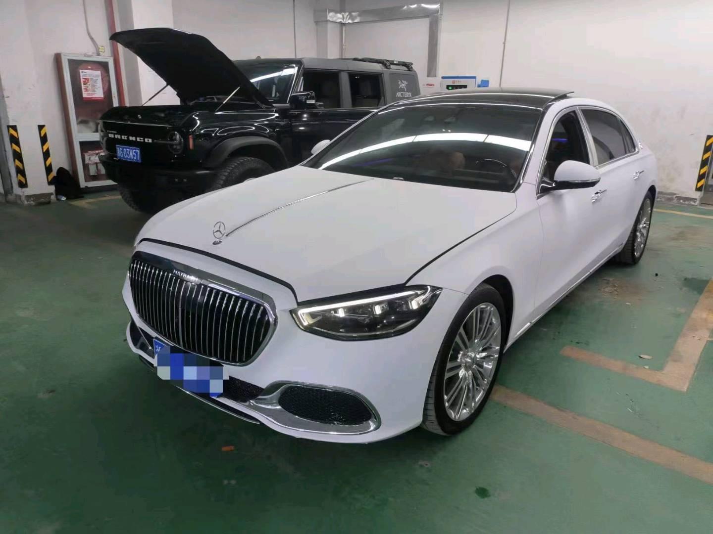 奔驰迈巴赫S级黑色2023年02月