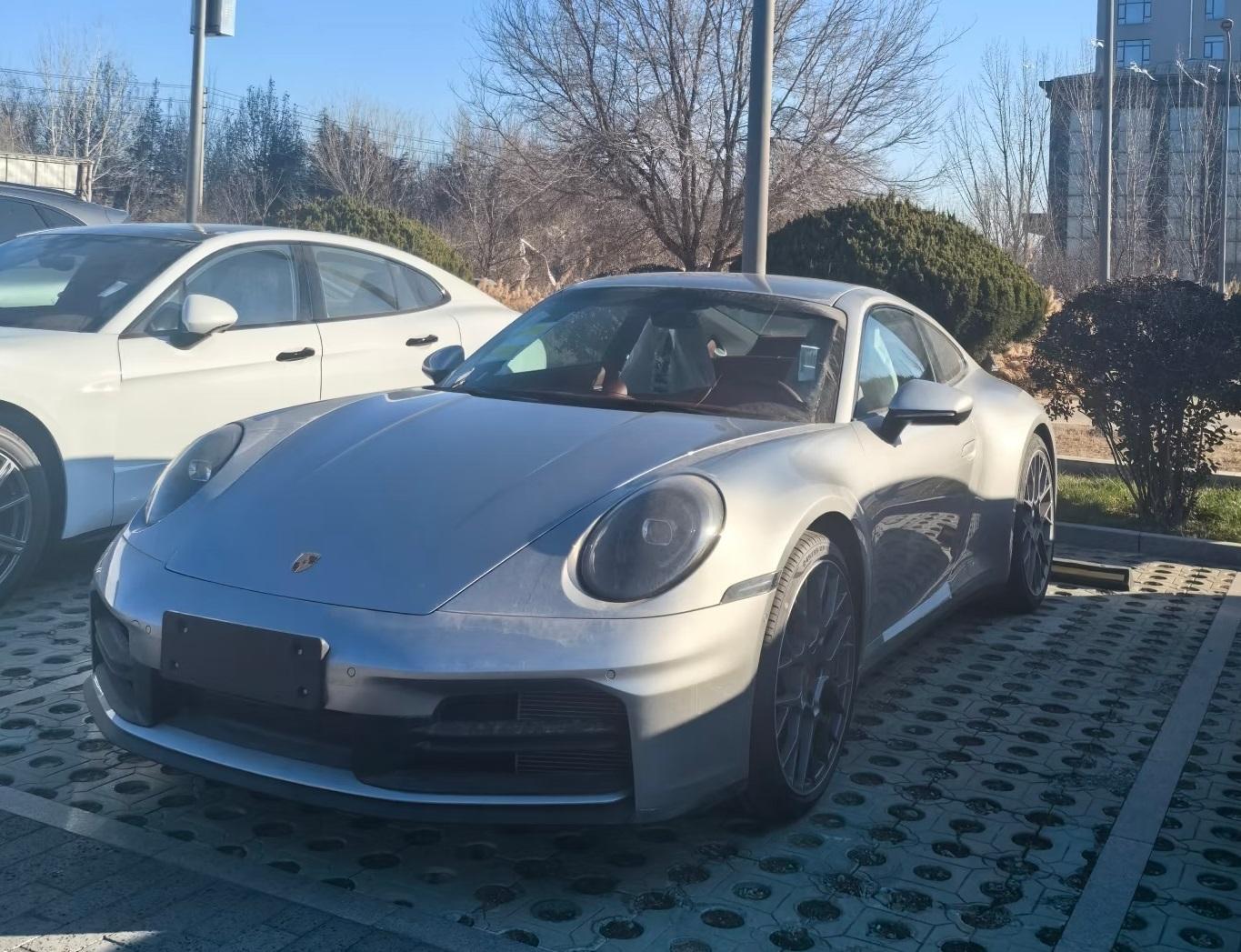 保时捷911银灰色2023年06月