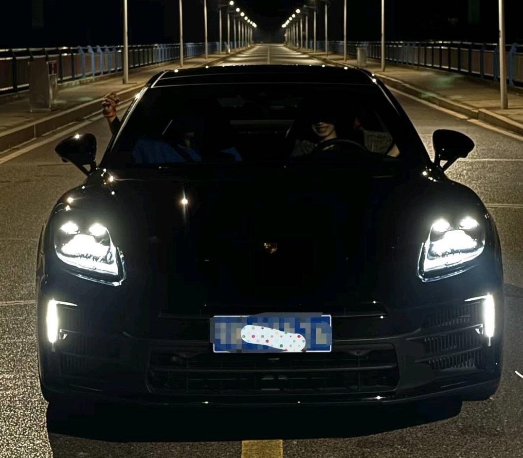 保时捷Panamera 黑色2025年01月