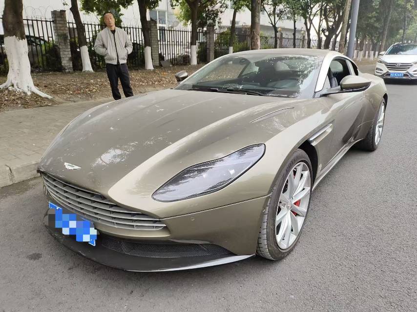 阿斯顿马丁DB11 绿色2018年07月