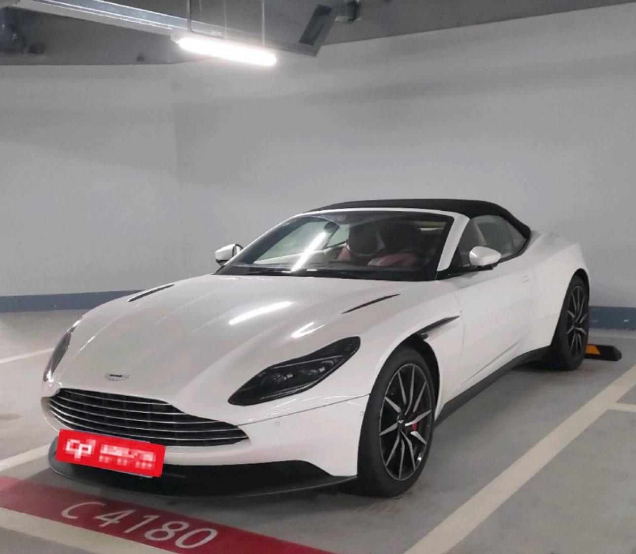 阿斯顿马丁DB11 白色2021年12月