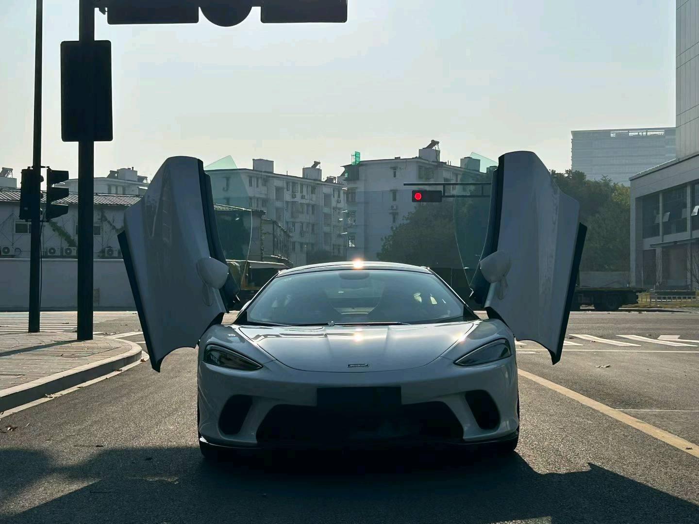 迈凯伦GT白色2022年09月