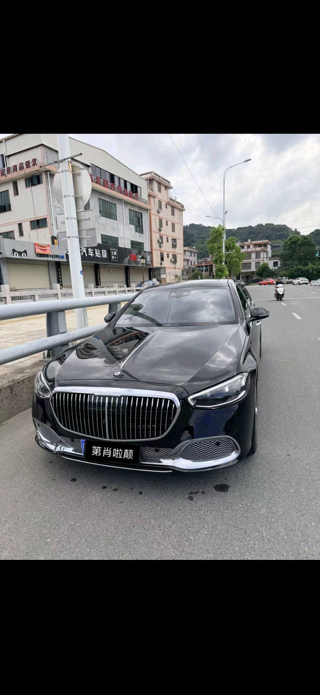 奔驰迈巴赫S级黑色2024年04月