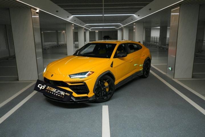 兰博基尼Urus红色2018年06月