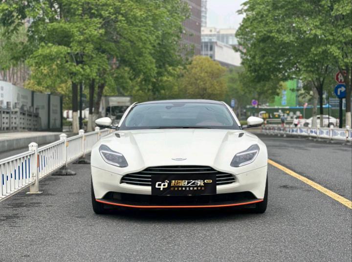 阿斯顿马丁DB11 白色2019年12月