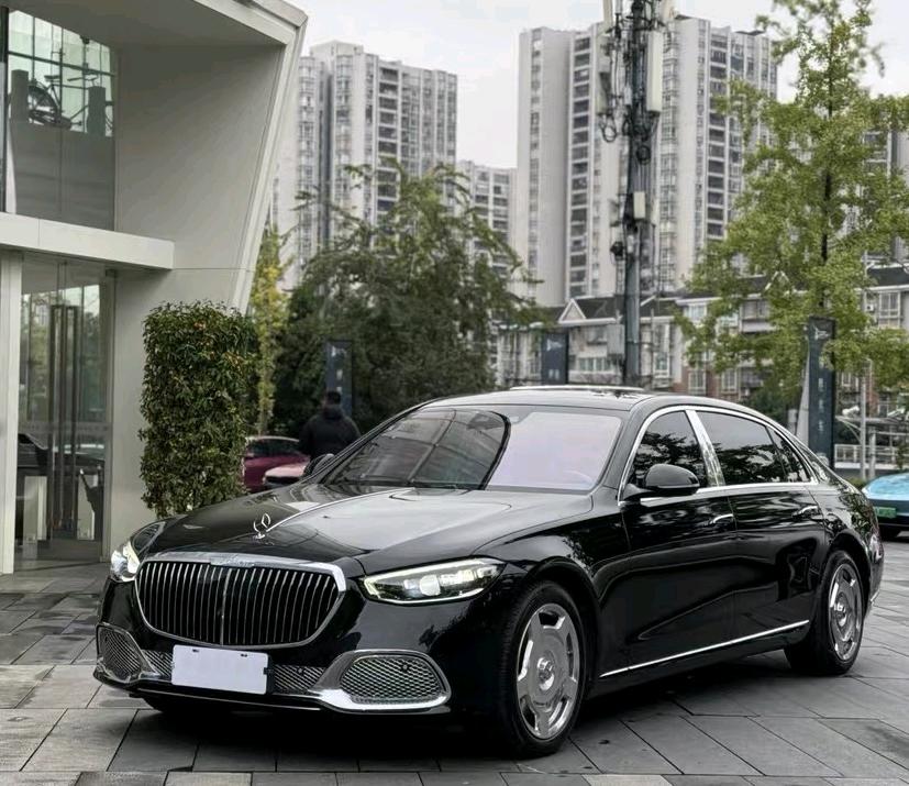 奔驰迈巴赫S级黑色2023年08月