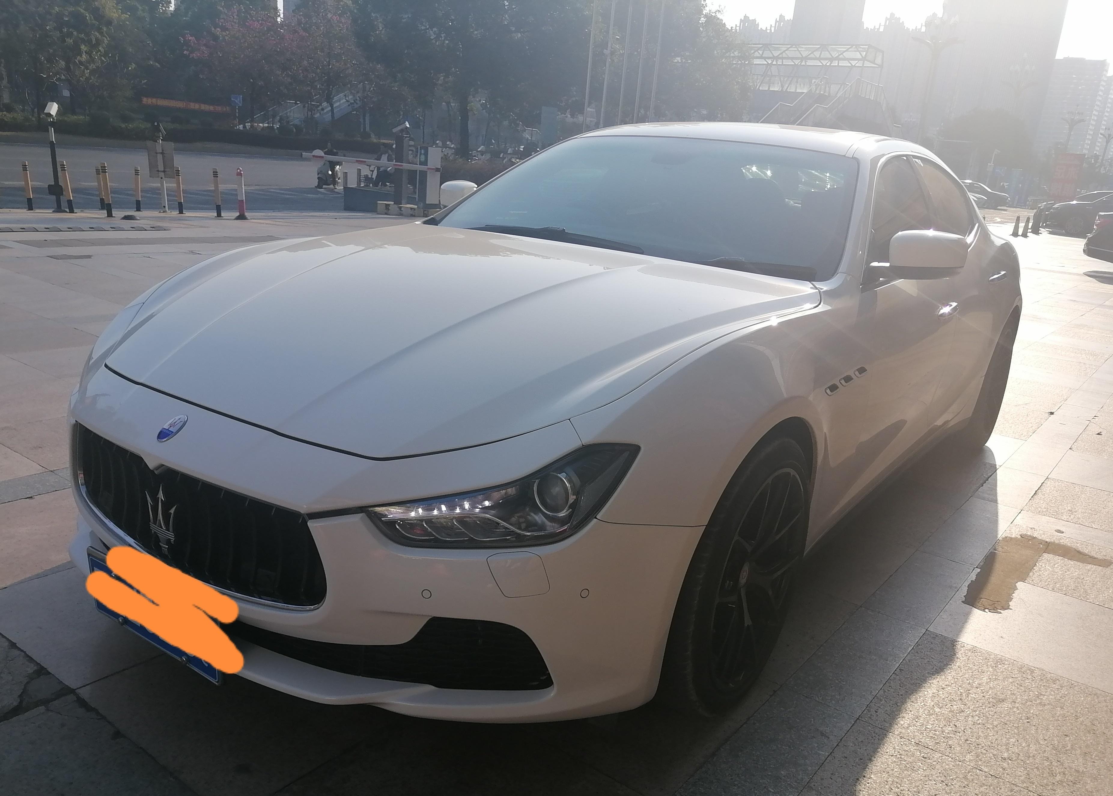 玛莎拉蒂Ghibli白色2015年10月