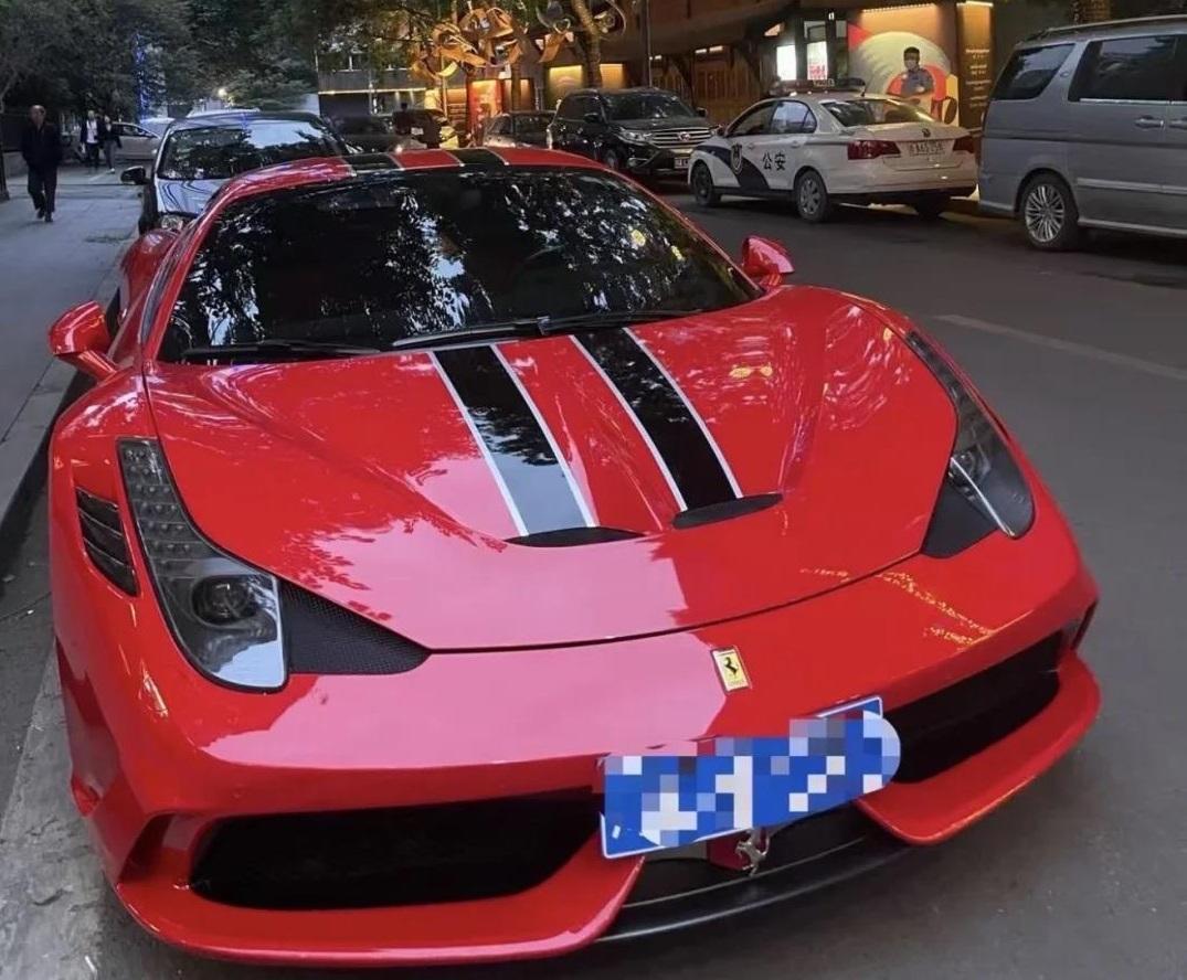 法拉利458红色2015年04月